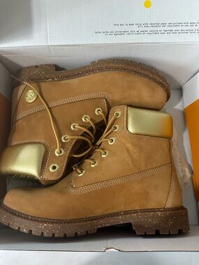 NWT Timberland Women’s Tan Lace-Up Work Boots with Gold Accent